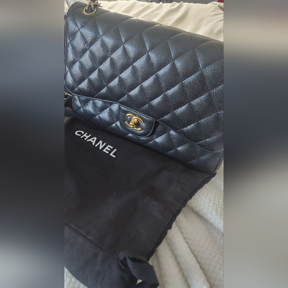 💯 Authentic Chanel Jumbo Caviar Double flap